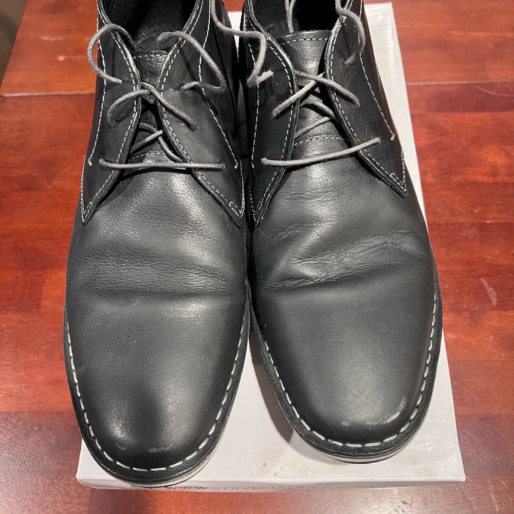 Steve Madden Black Leather Chukka Boots with Contrast Stitching